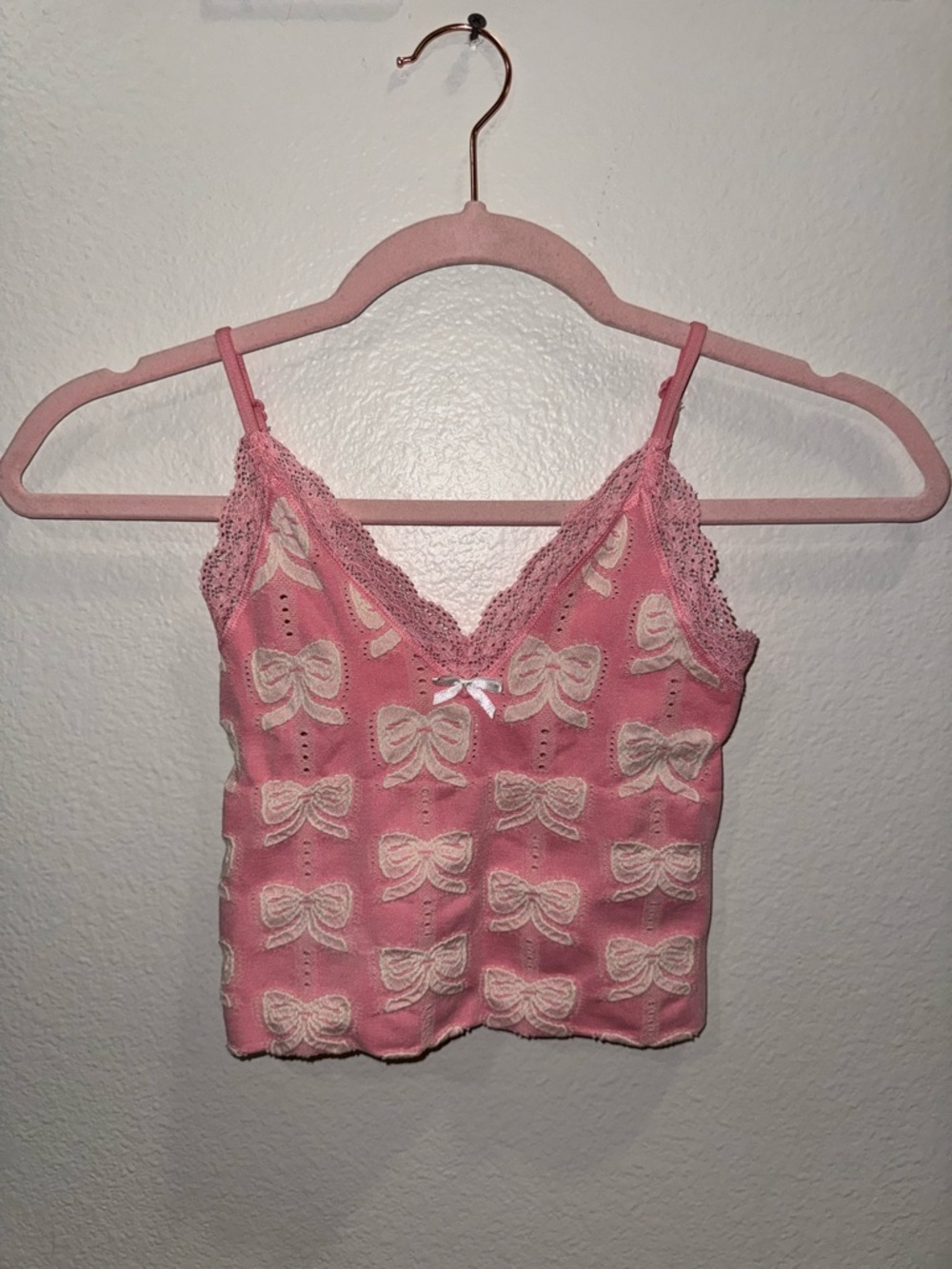 Out From Under Jacquard Seamless Pink Bow Lace Cami Tank Top